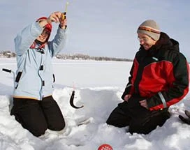 yllashumina-ijsvissen-sneeuwscooteren