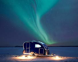 apukka-overnachting-in-aurora-wagon