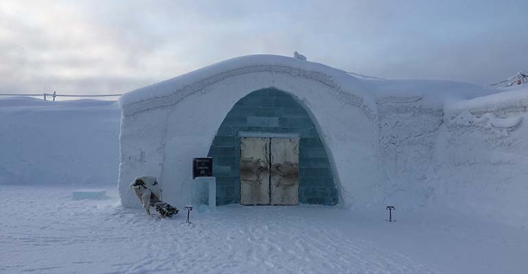 ijshotel zweeds lapland buitenkant